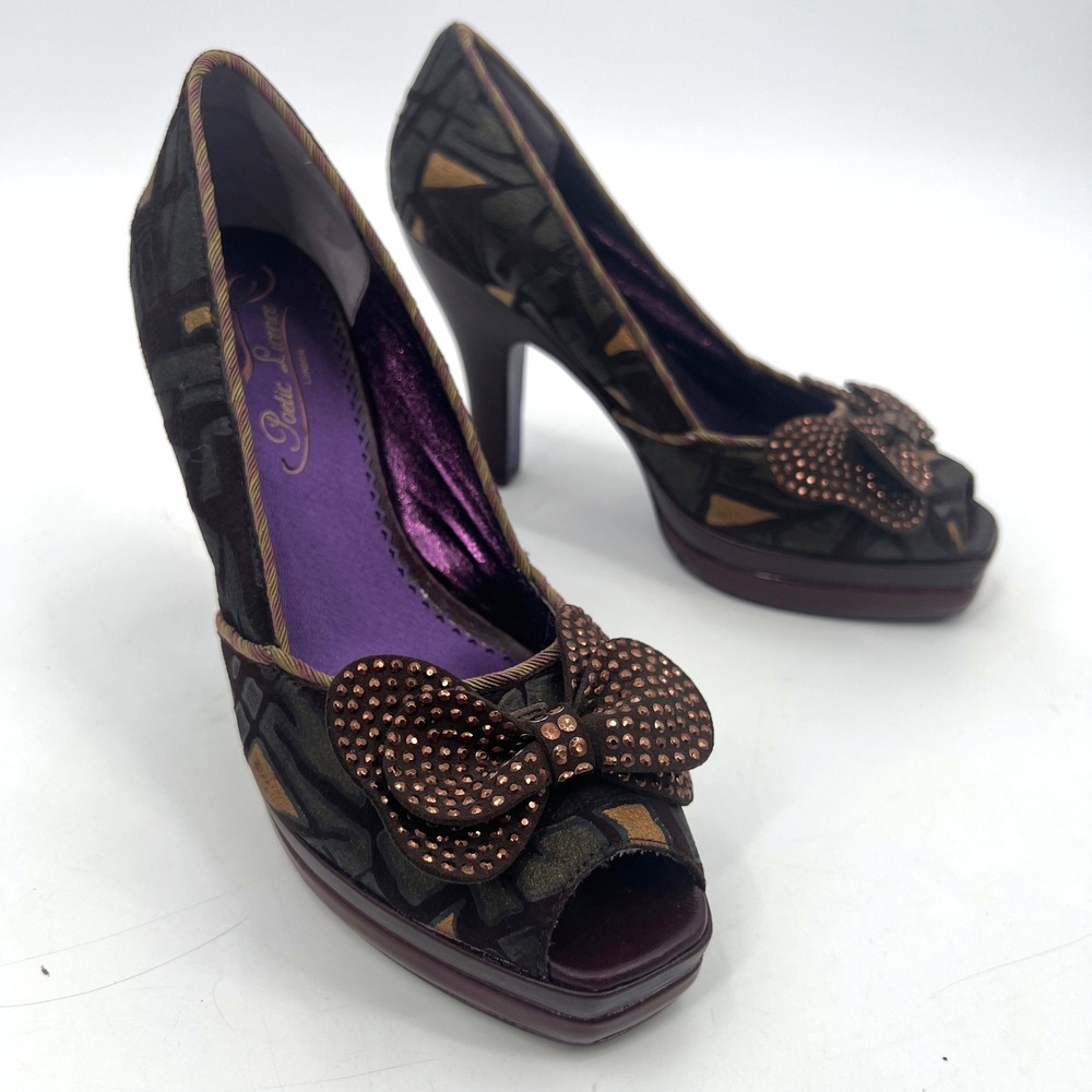 Poetic License Peek A Boo Love Size 8M Metallic Studded Bow Peep Toe Retro Heels